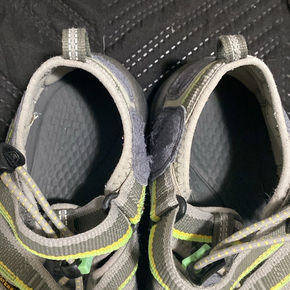 Kids keen water sandal sz 3.These are gently used sandal with a lot of life left - Picture 7 of 9